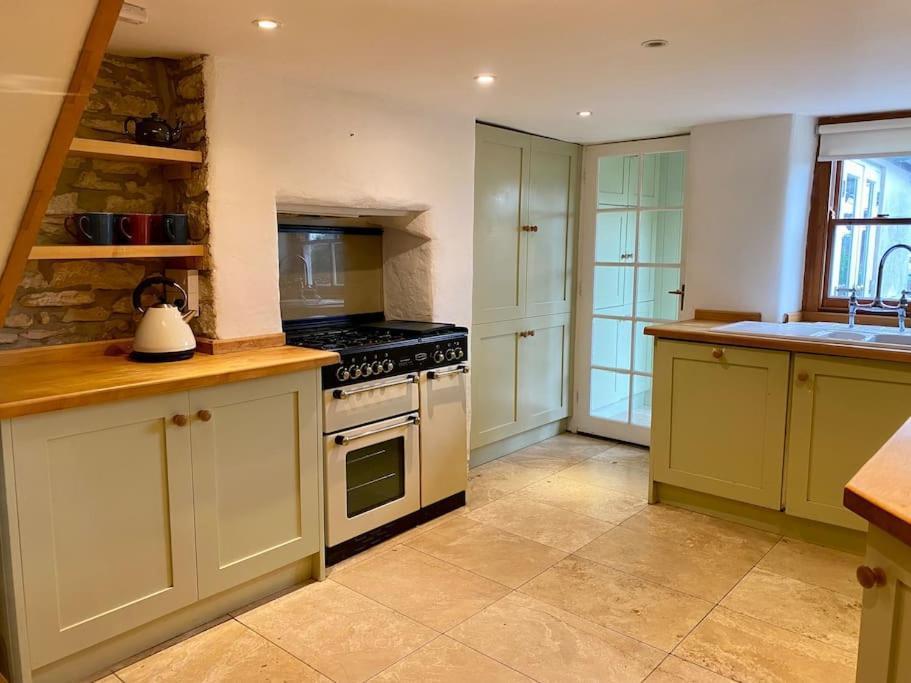 Cotswold Home Over 4 Floors - Perfect For Families Friends Contractors Chipping Norton Exterior photo