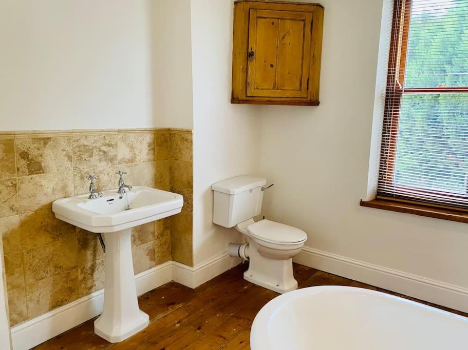 Cotswold Home Over 4 Floors - Perfect For Families Friends Contractors Chipping Norton Exterior photo